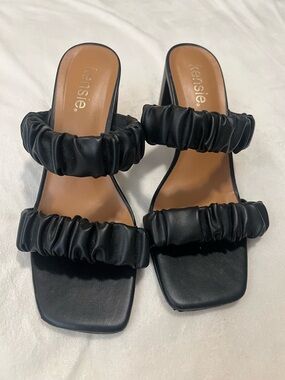kensie Black Ruched Double-Strap Heeled Sandals